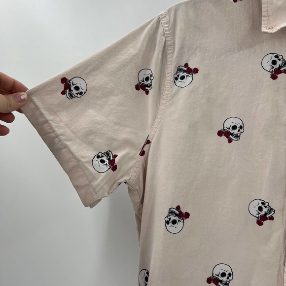 Hollister Epic Flex Casual Button Up Collared Short Sleeve Skulls Roses Medium - Picture 6 of 7